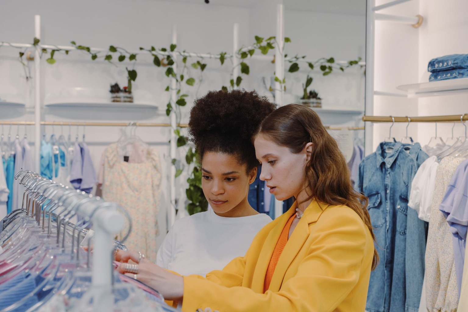Short Term Pop-Up Strategies to Accelerate Boutique Fashion Sales — Host a Themed Event That Turns Shoppers into Experie